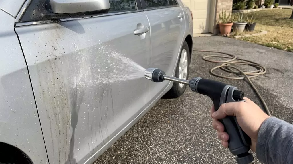 Prueba Jetterix en una ranchera familiar gris plata — chorro suave en abanico directamente sobre la puerta lateral